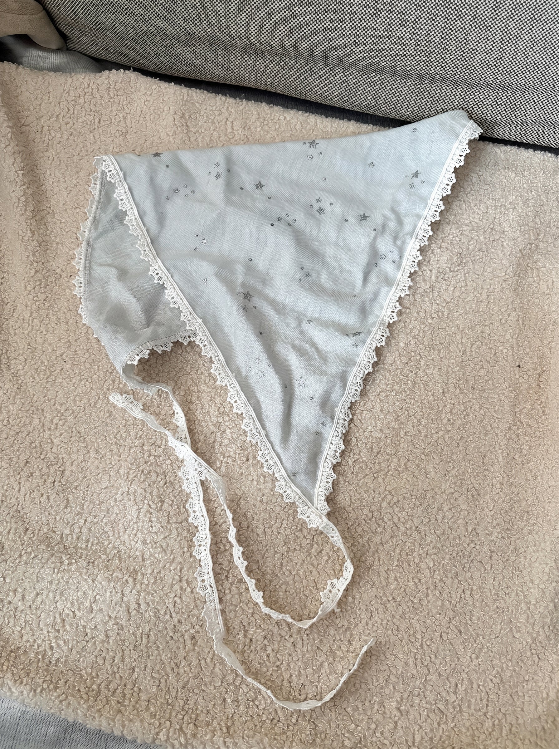 Lace-Trimmed Triangle Headscarf